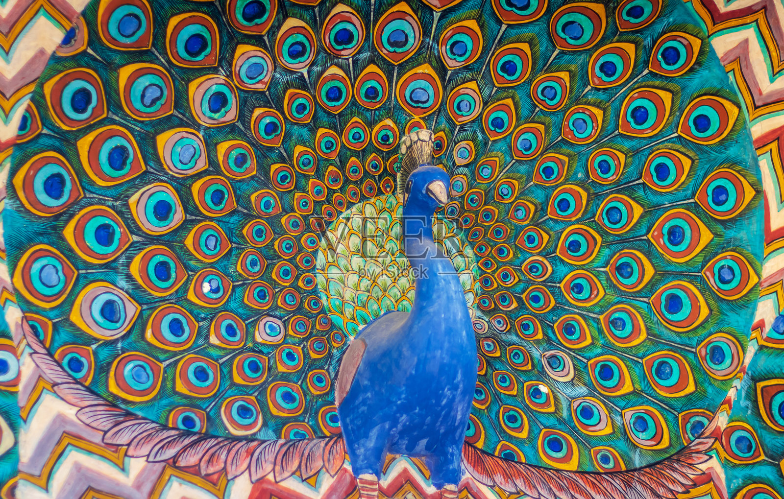 拉贾斯坦邦印度宫殿天花板上的生动孔雀艺术作品照片摄影图片