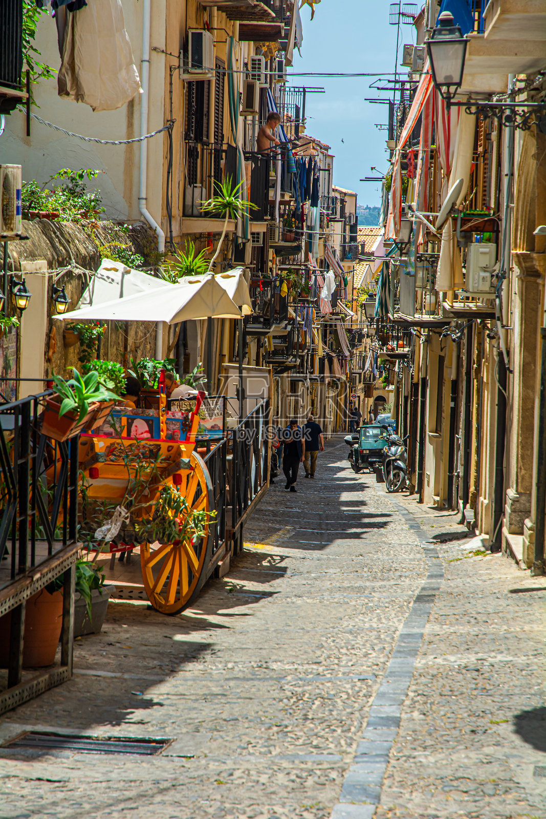 切法卢古镇狭窄的街道照片摄影图片