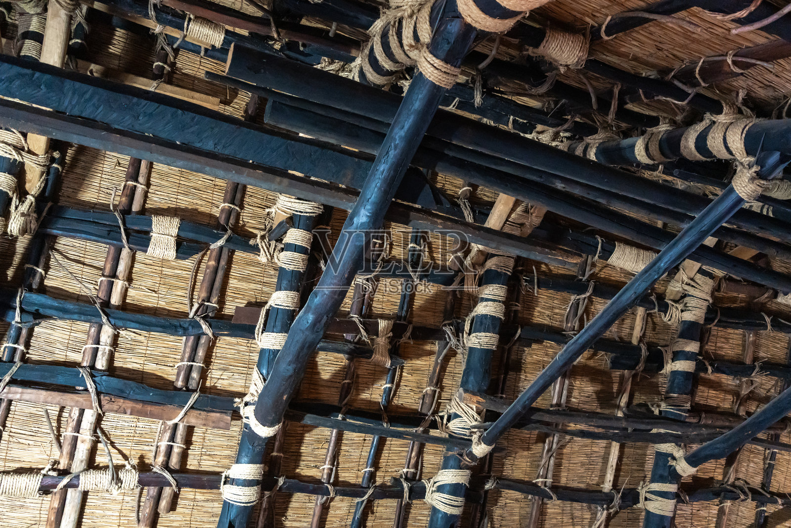 日本白川乡传统房屋的屋顶结构照片摄影图片