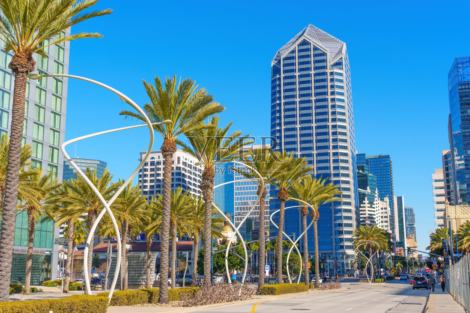 美丽的城市风景，展示加利福尼亚州圣地亚哥的现代建筑照片摄影图片