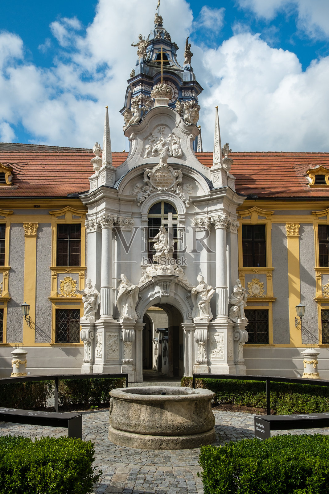 杜恩斯坦是克雷姆斯地区多瑙河上的一个小镇。照片摄影图片