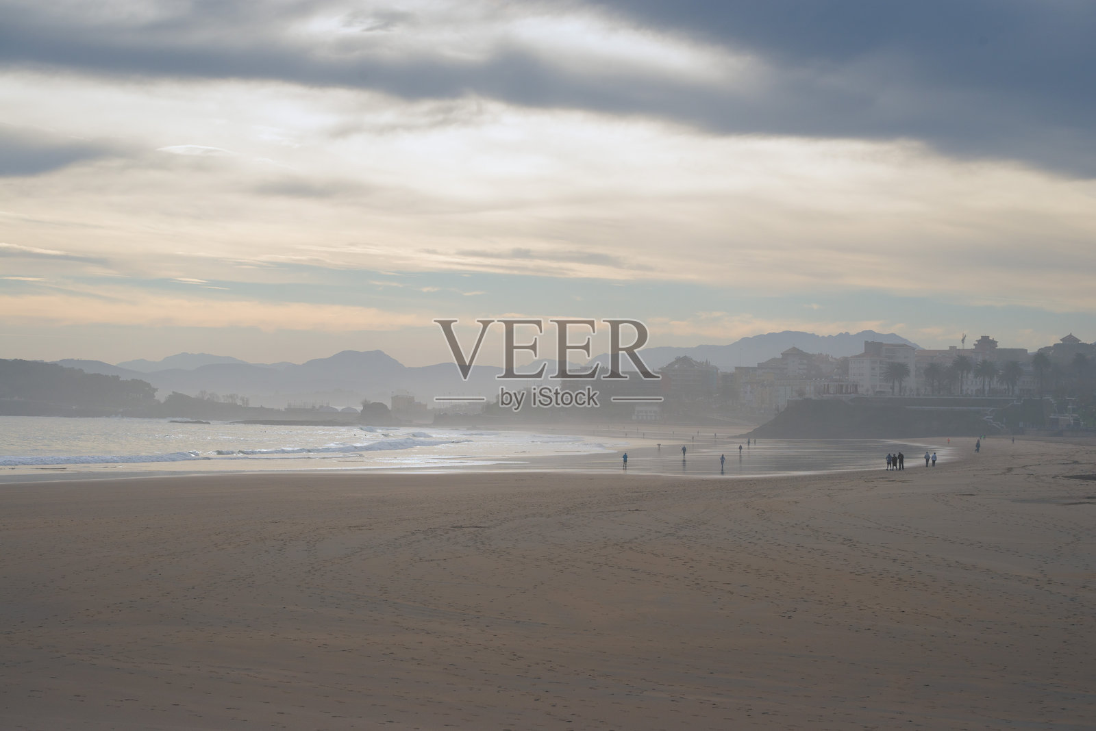 萨尔迪内罗海滩，冬季照片摄影图片