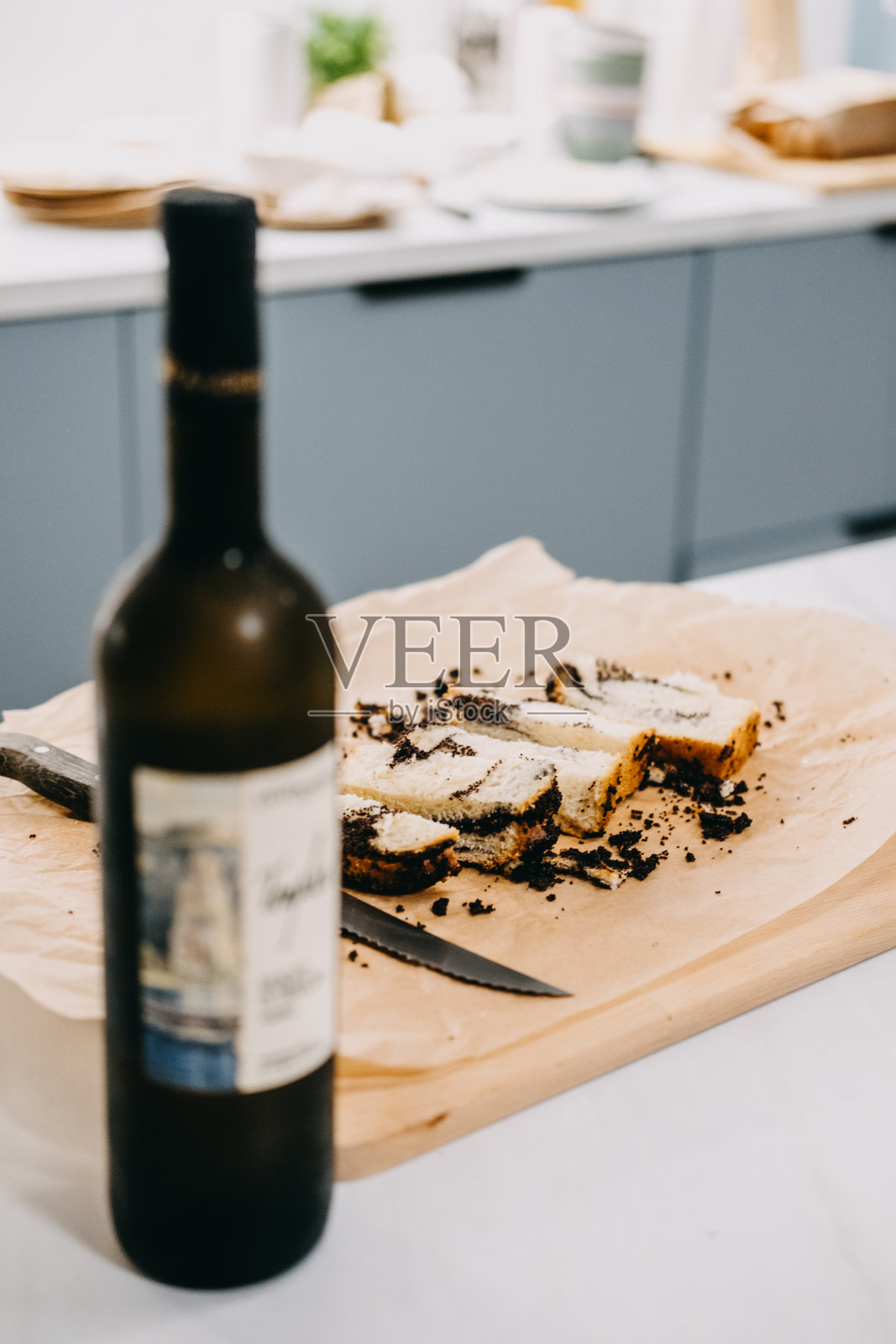 甜酒与大理石蛋糕的搭配照片摄影图片
