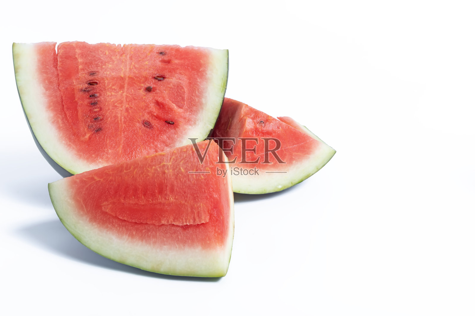 新鲜多汁的西瓜切片放在白背景上照片摄影图片