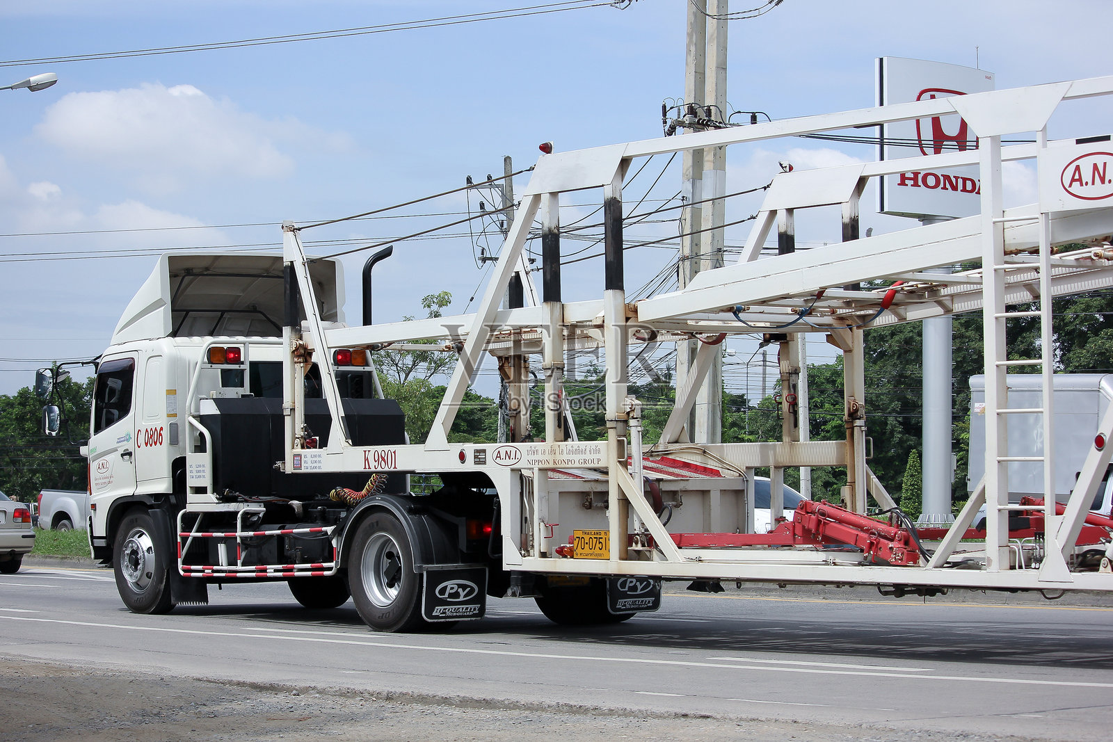 ANI物流集团的运输拖车卡车,专为本田汽车设计。照片摄影图片