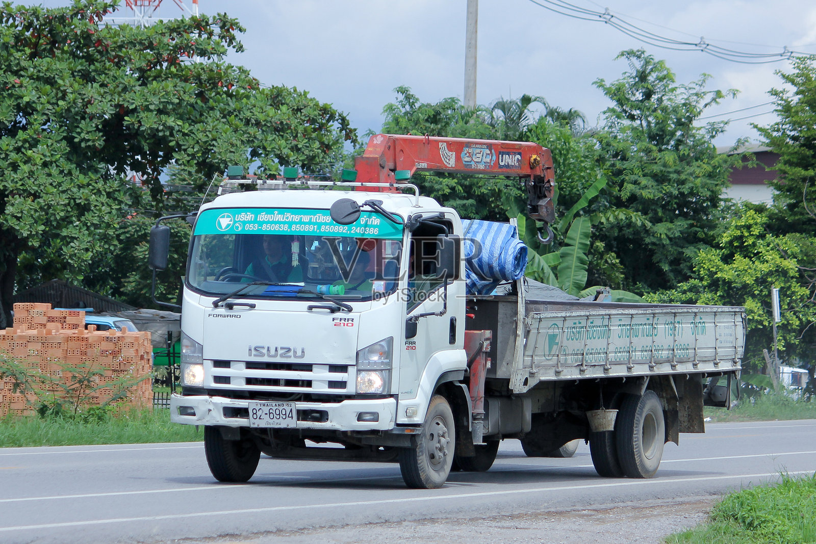 清迈维塔亚商业公司的起重机卡车。照片摄影图片
