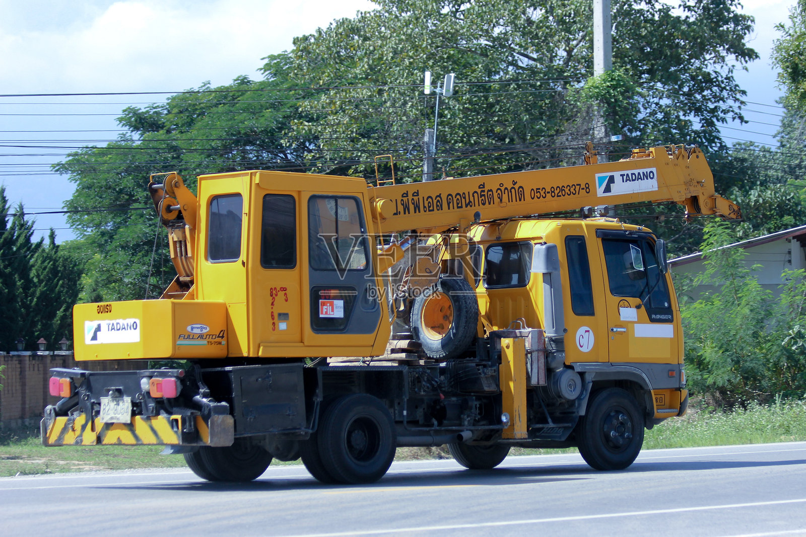 PPS混凝土公司的多田野起重机卡车。照片摄影图片
