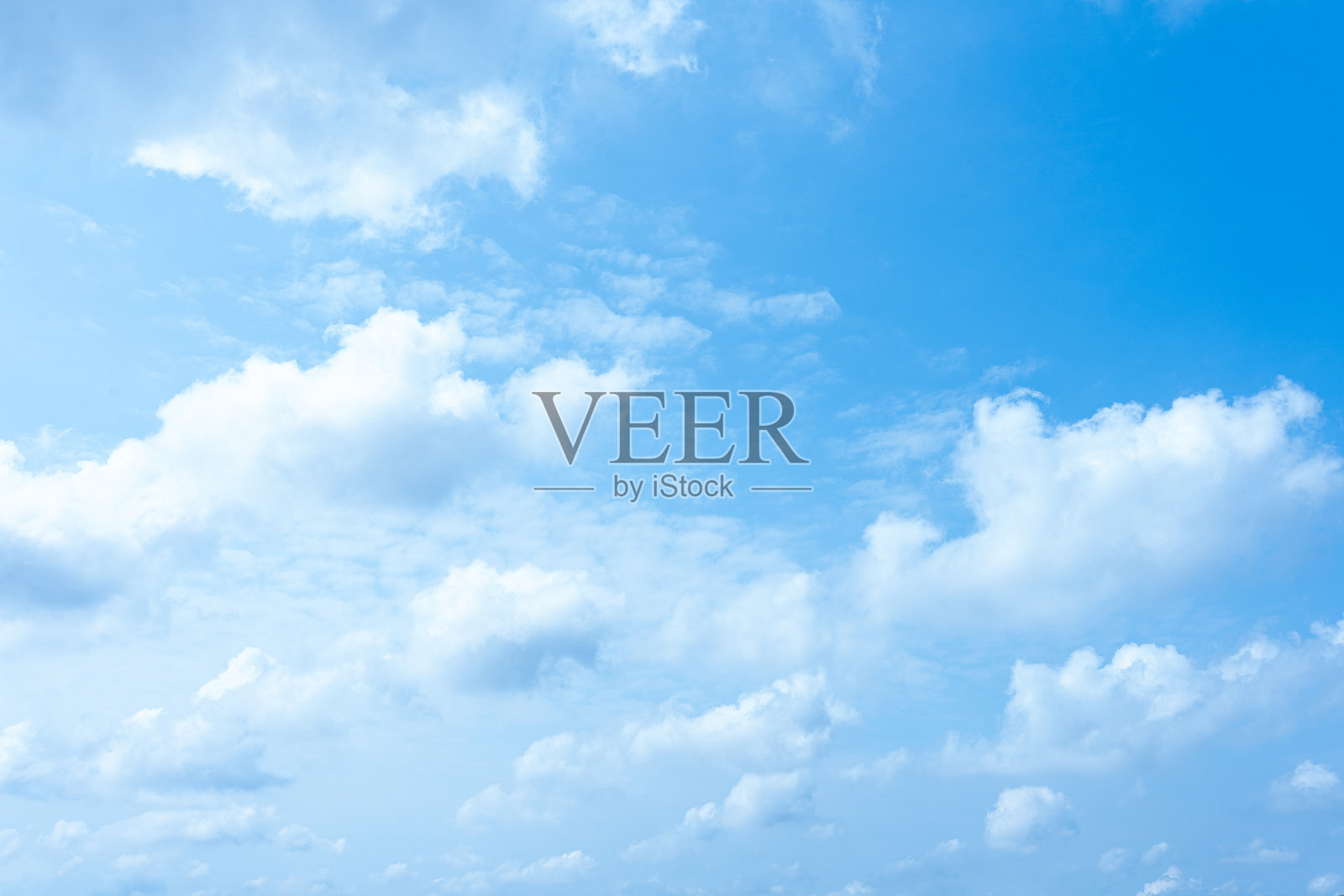 宁静的蓝天与蓬松的白云自然背景图像照片摄影图片