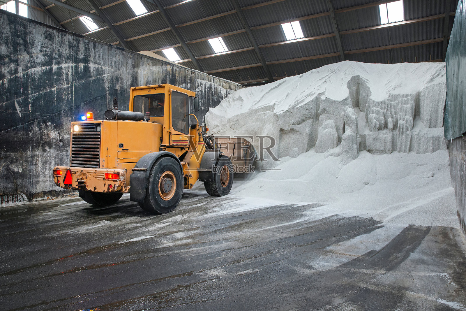 仓库中存放的肥料。照片摄影图片