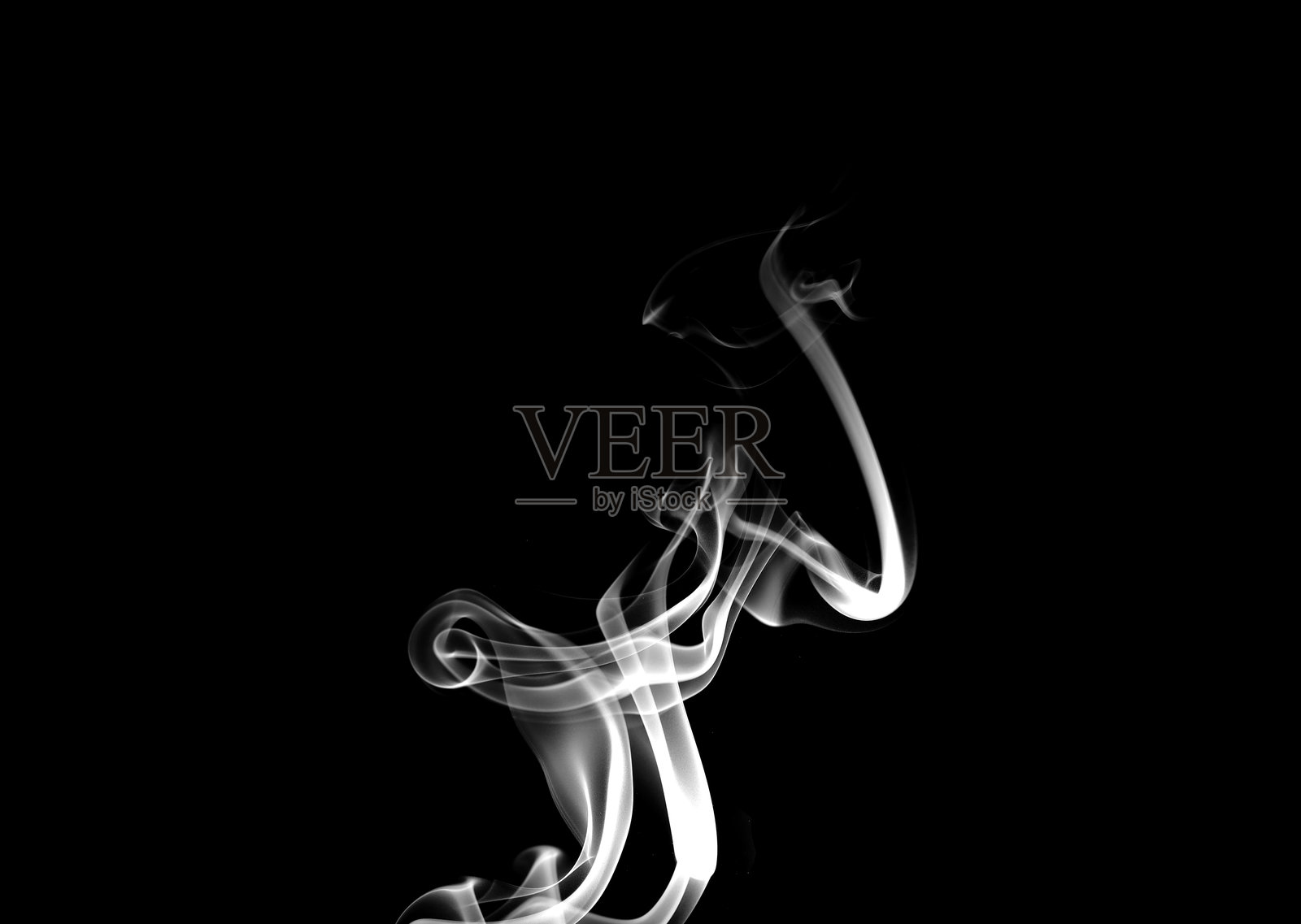 黑色烟雾与雾气和蒸汽背景，独立的PNG效果，白色咖啡尘烟云纹理，透明清晰的抽象形状魔幻背景照片摄影图片