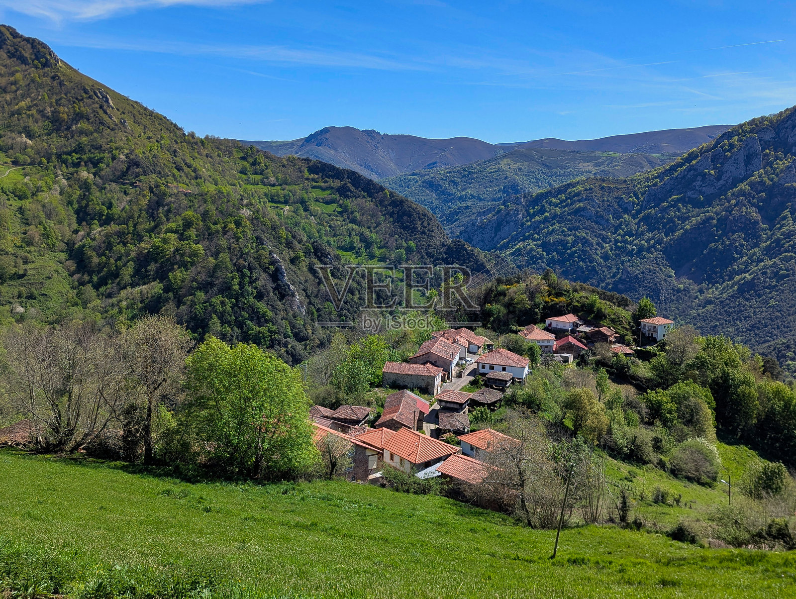 西班牙阿斯图里亚斯省贝尔蒙特市的圣斯特凡村照片摄影图片