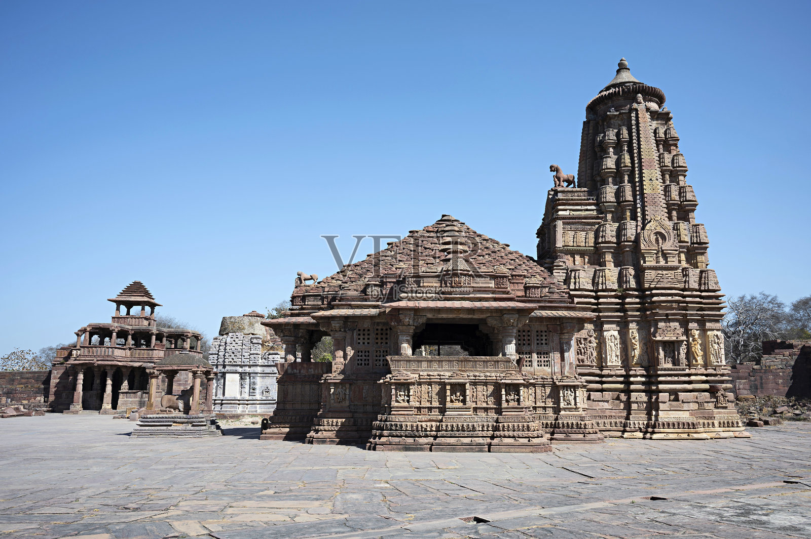 拉贾斯坦邦梅纳尔的希夫神庙和马哈纳尔神庙综合体的局部景观照片摄影图片