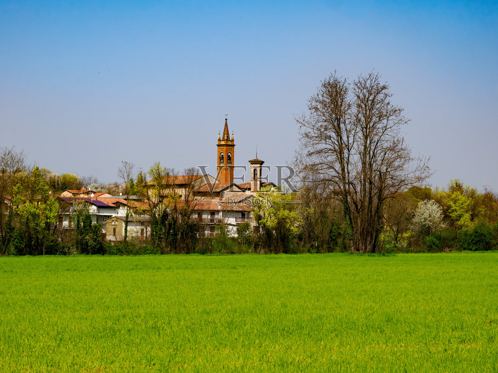 意大利贝尔加莫省布伦巴特附近的历史村庄马尔内照片摄影图片