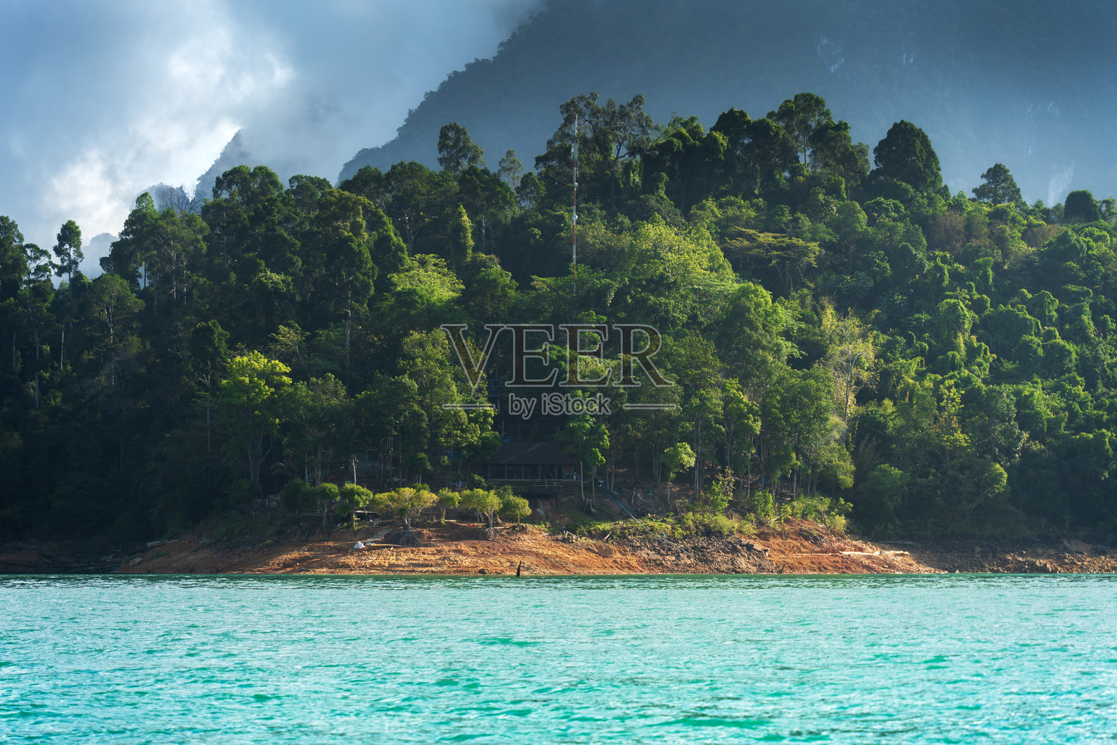 拉差普拉坝大坝或昭兰大坝，泰国的桂林照片摄影图片