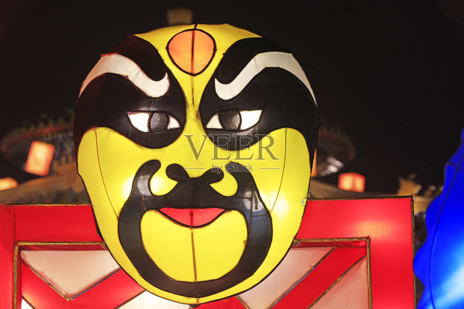 京剧艺术家制作传统中国灯笼照片摄影图片