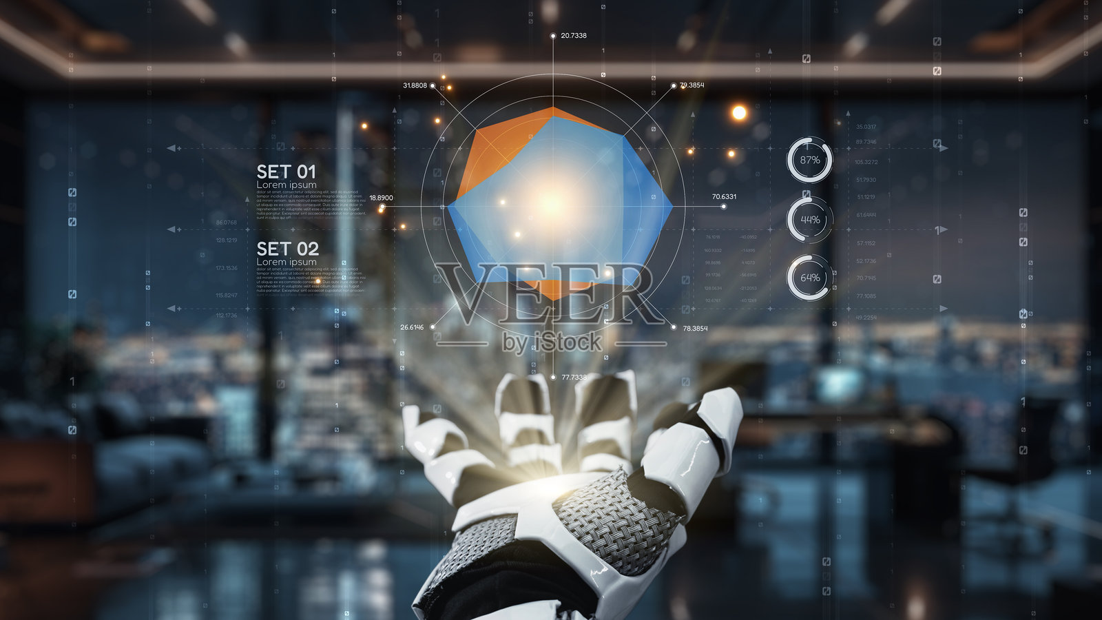 未来派机器人手握着带有数据可视化的3D形状，夜晚现代办公室环境中，背景是城市景观。Auvana照片摄影图片