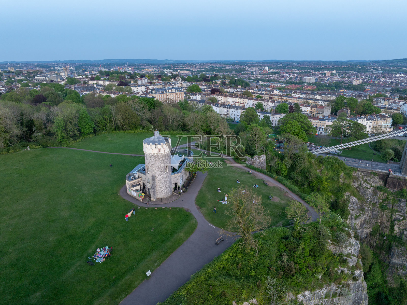克利夫顿公园的傍晚。照片摄影图片