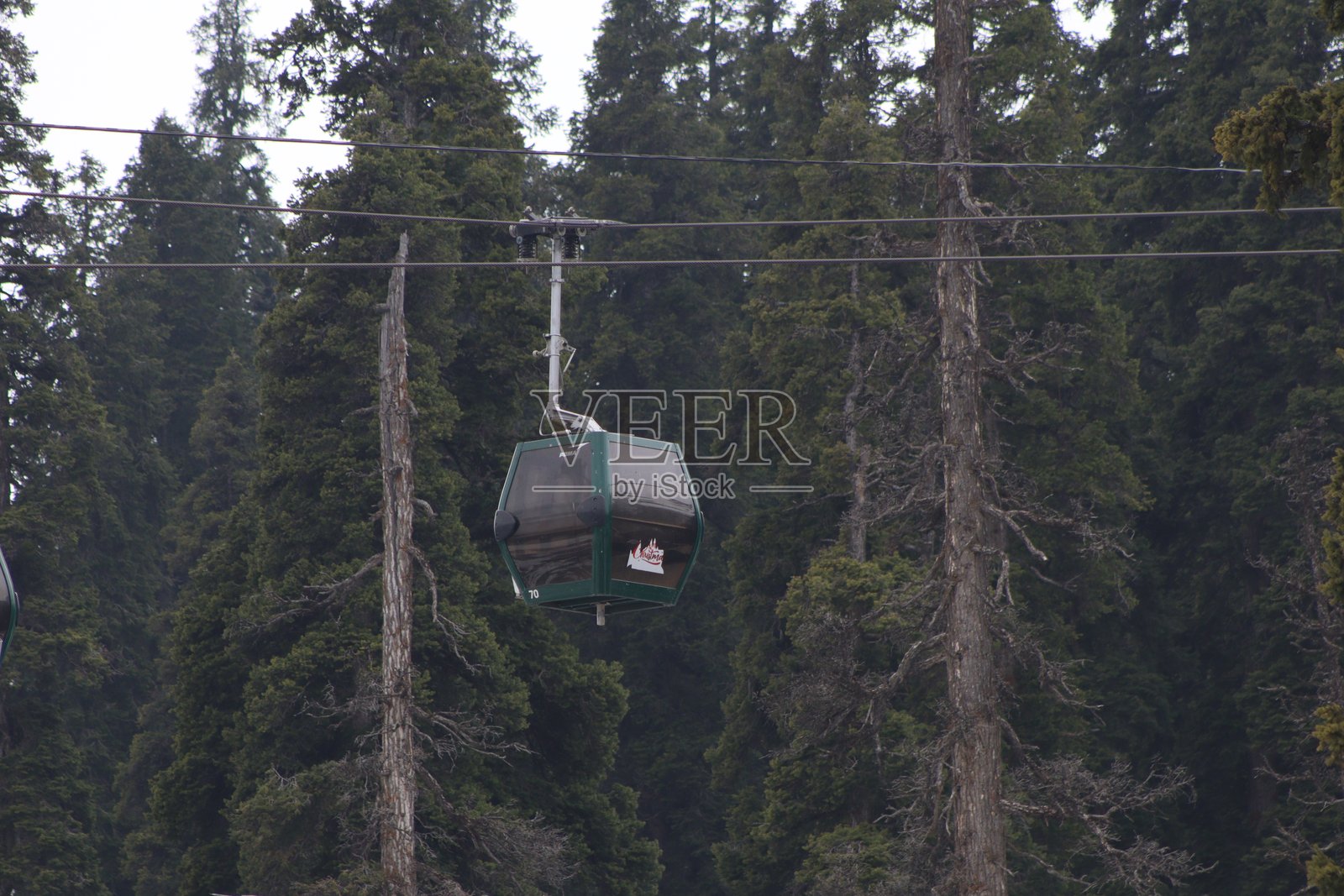 在斯利那加，查谟和克什米尔旅行时拍摄的冒险古尔马尔格缆车（空中索道或空中电车或天空缆车）摄影照片摄影图片