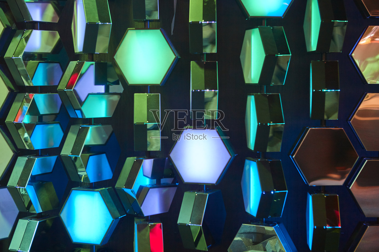 多彩背景与六边形图形。抽象现代复古装饰照片摄影图片