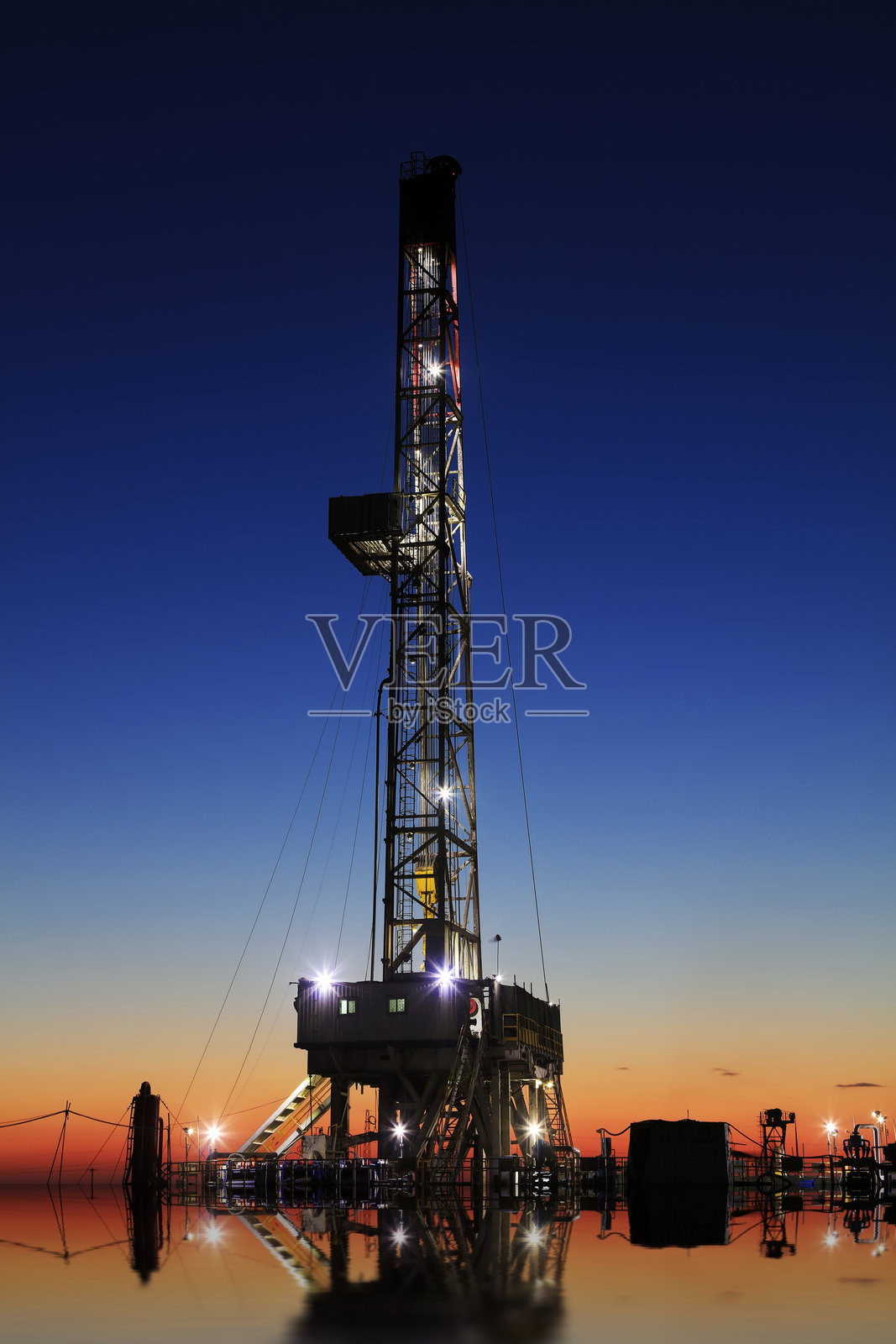 石油钻井平台和灯光照片摄影图片