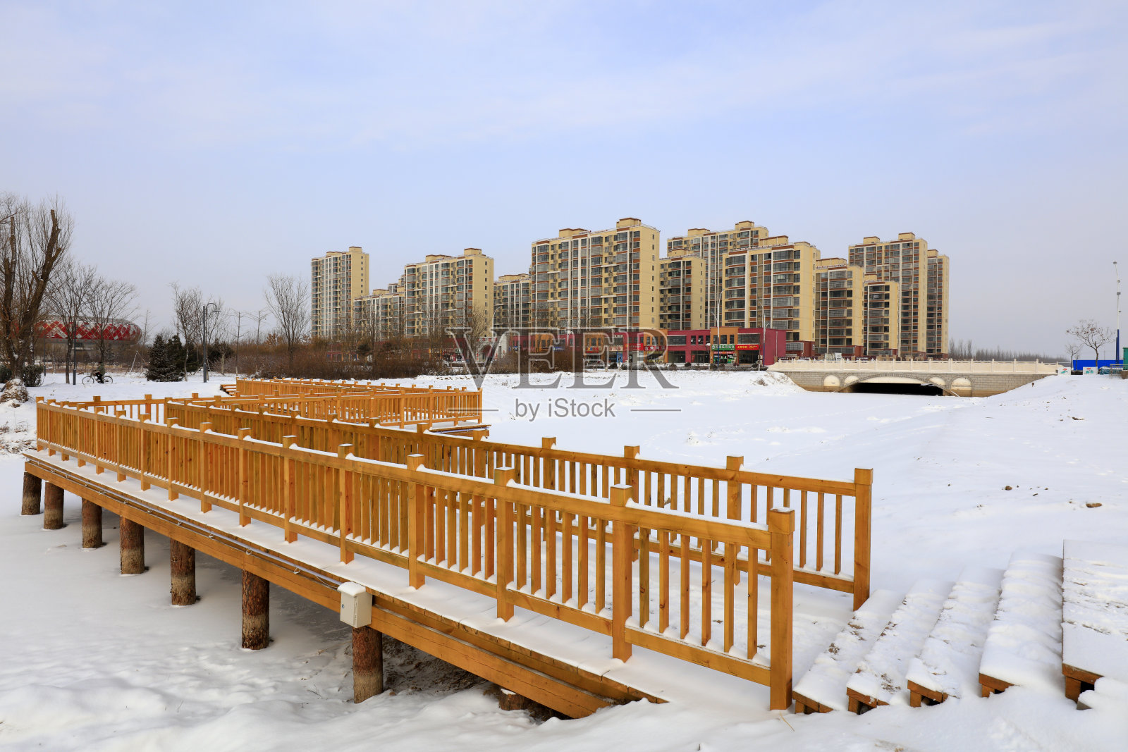 中国雪中的城市建筑景观照片摄影图片