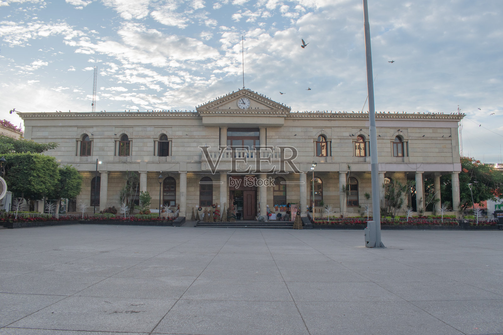 墨西哥格雷罗州奇尔潘辛戈的文化秘书处大楼照片摄影图片