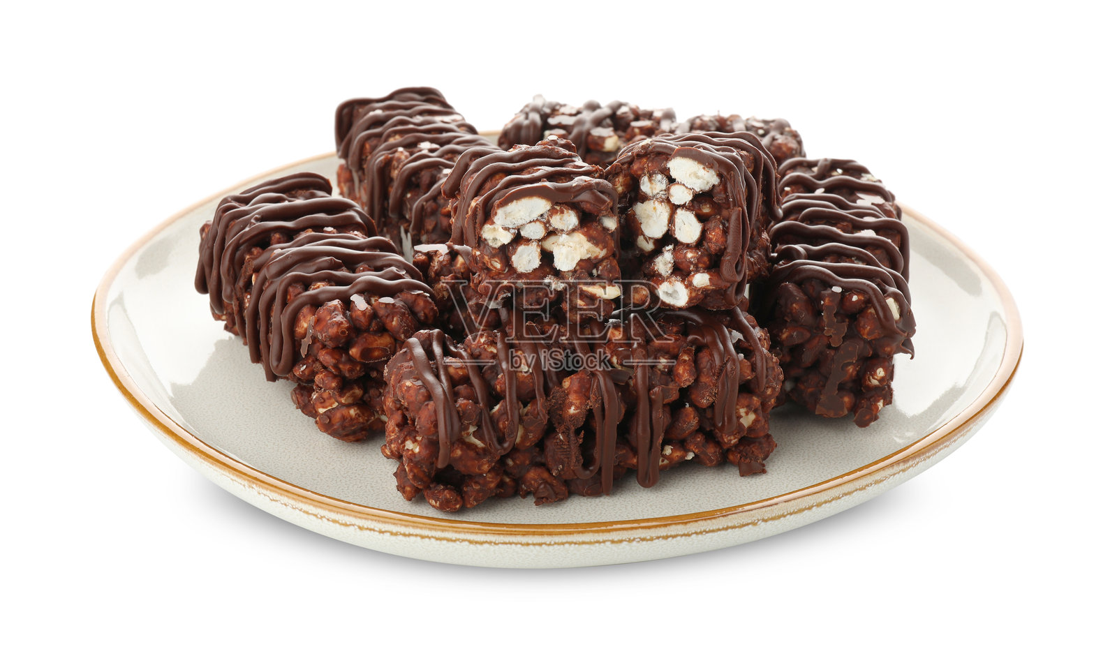 美味的巧克力膨化米棒，背景为白色照片摄影图片