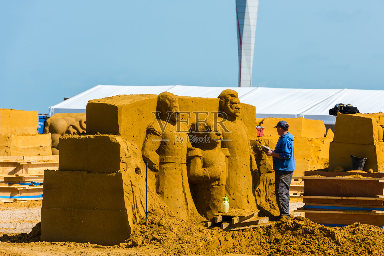 沙雕节准备中照片摄影图片