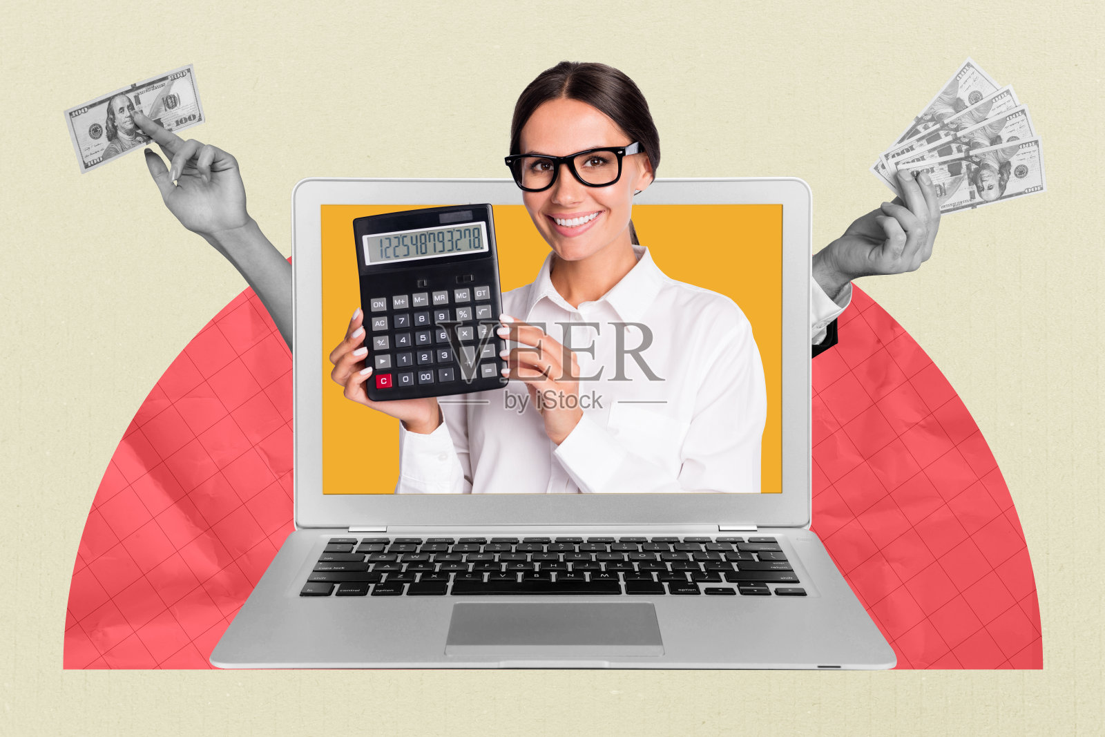 快乐女孩在涂鸦背景前，透过MacBook设备窥视，手持计算器计算商业交易的利润。照片摄影图片
