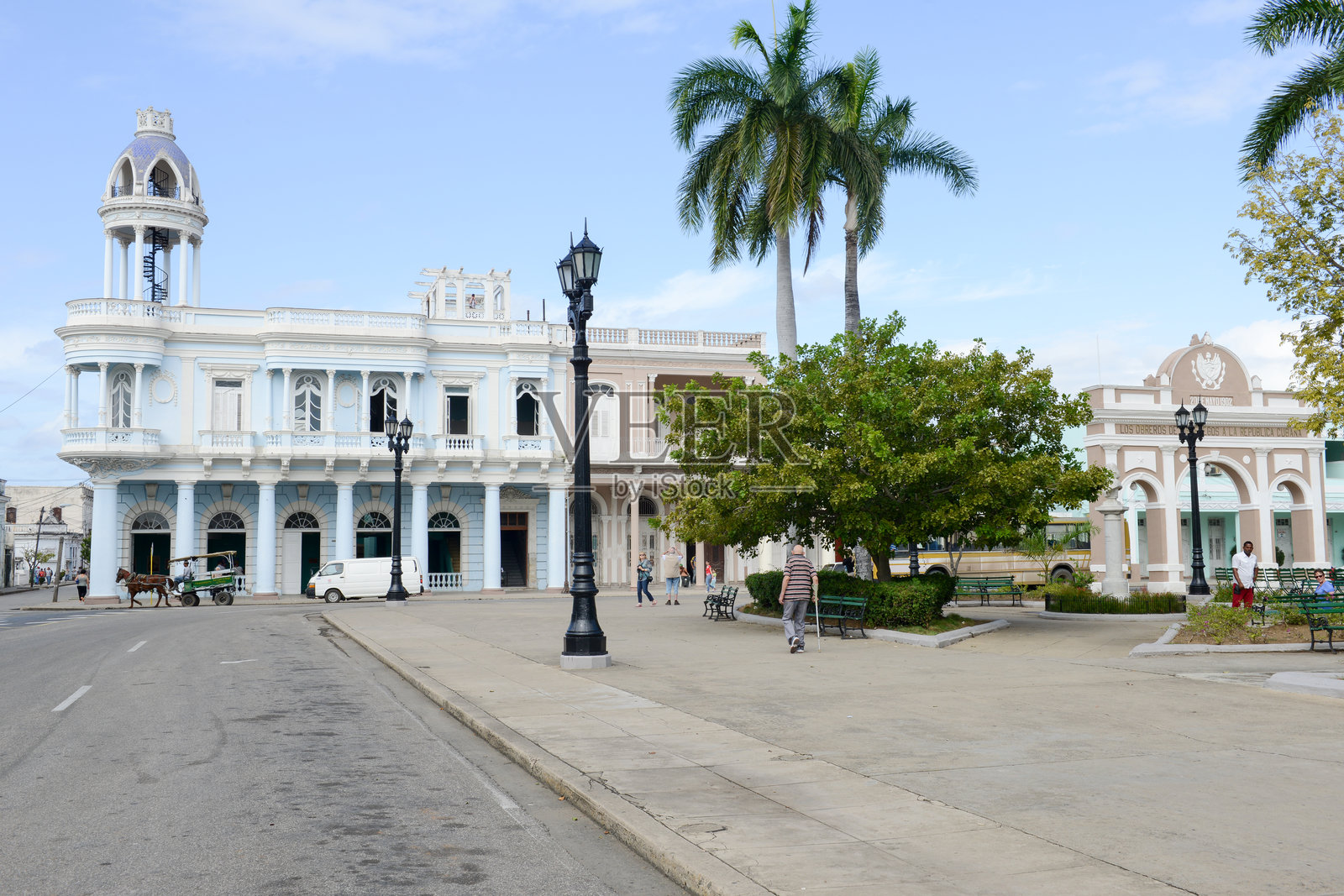 古巴西恩富戈斯老城的殖民建筑照片摄影图片