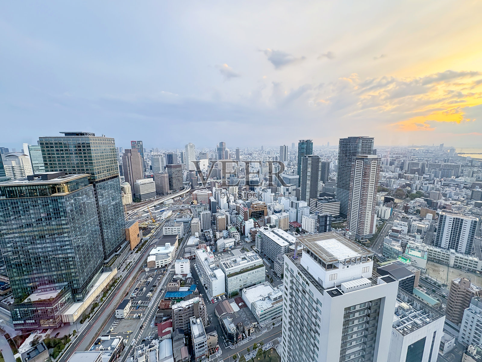 日本屋顶上的美丽大阪天际线照片摄影图片