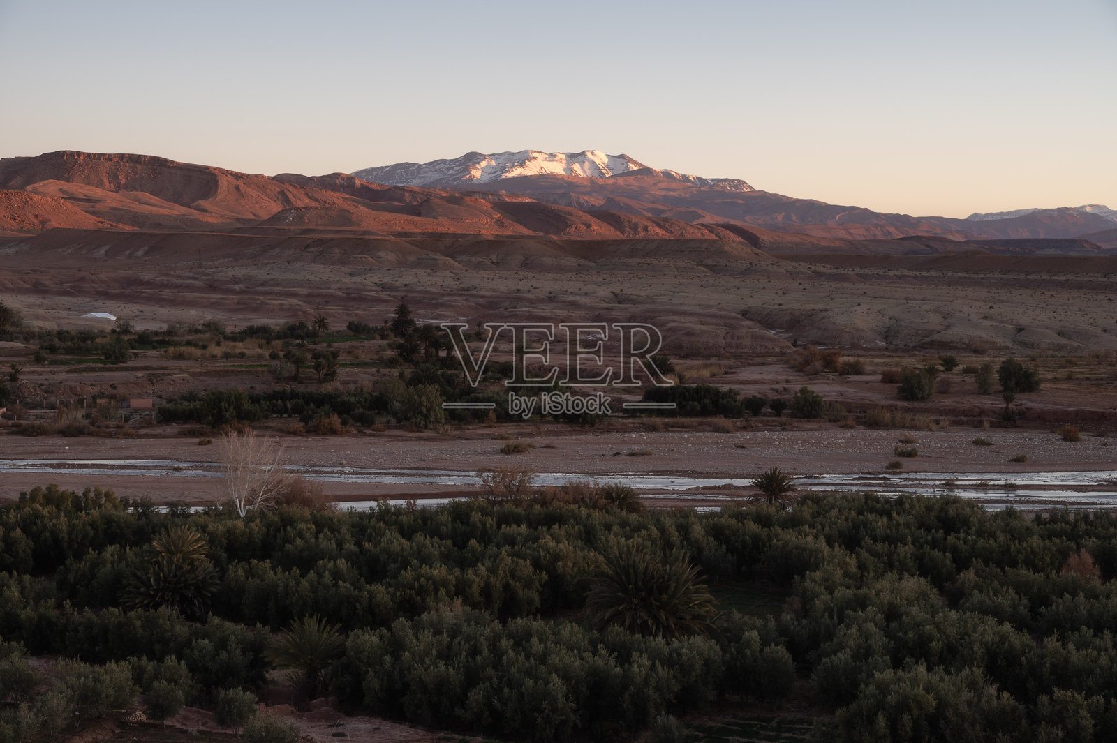 阿伊特·本·哈杜，位于瓦尔扎扎特西部的一个以电影拍摄背景而闻名的土坯建筑村庄，摩洛哥照片摄影图片