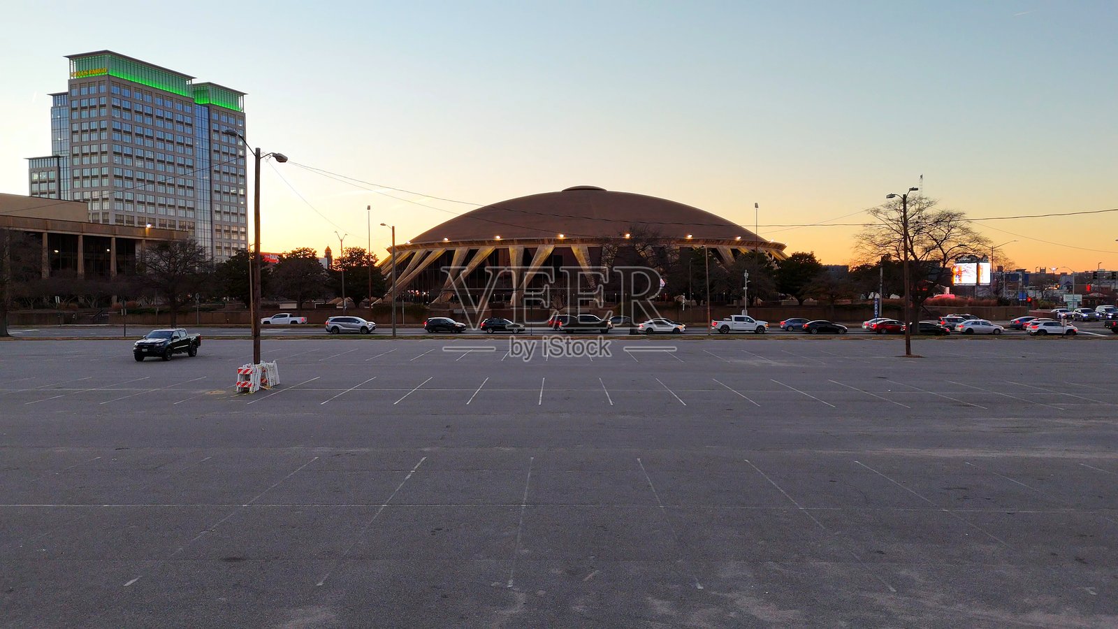 缓慢提升照片摄影图片