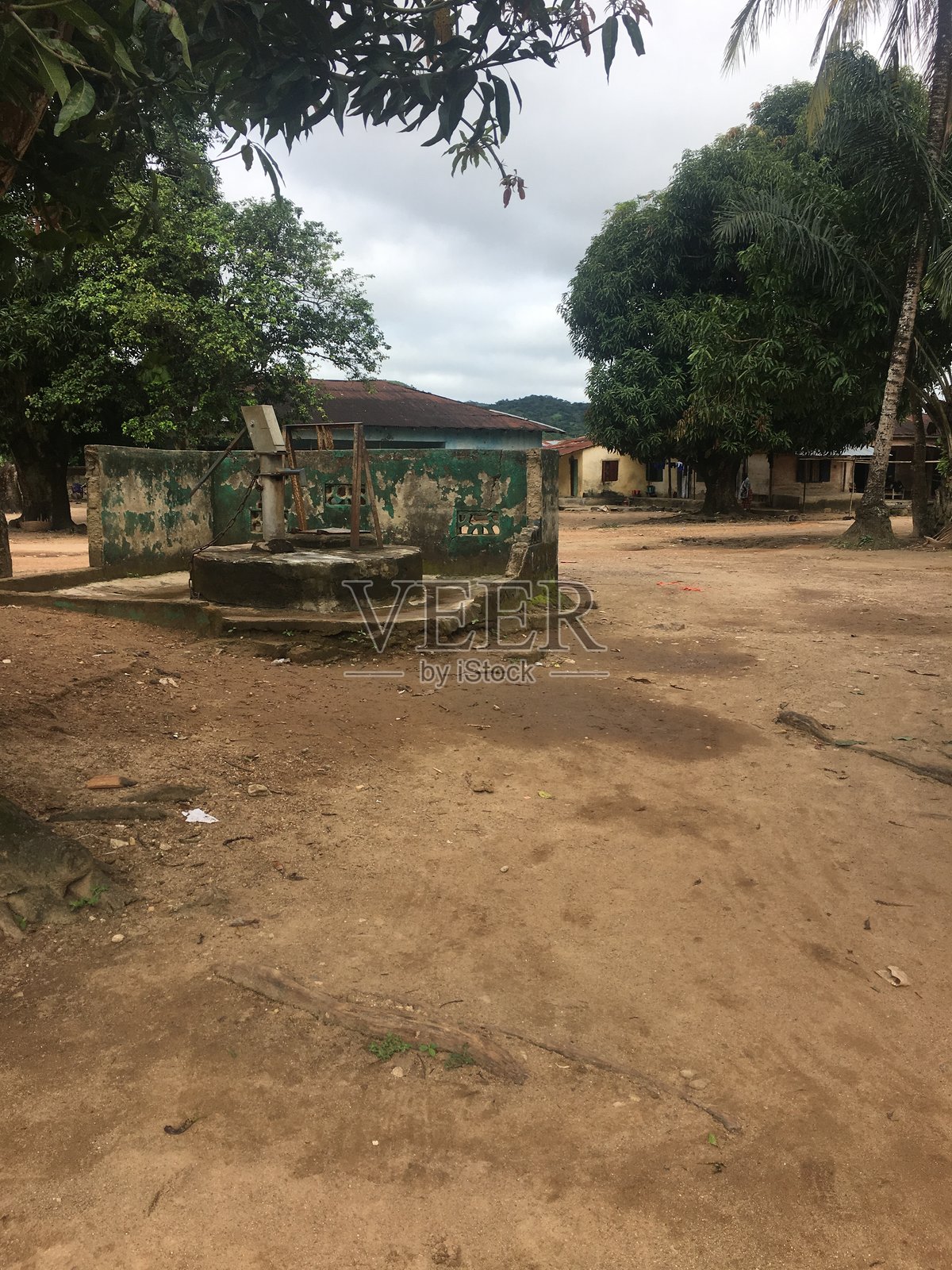 村庄水井照片摄影图片