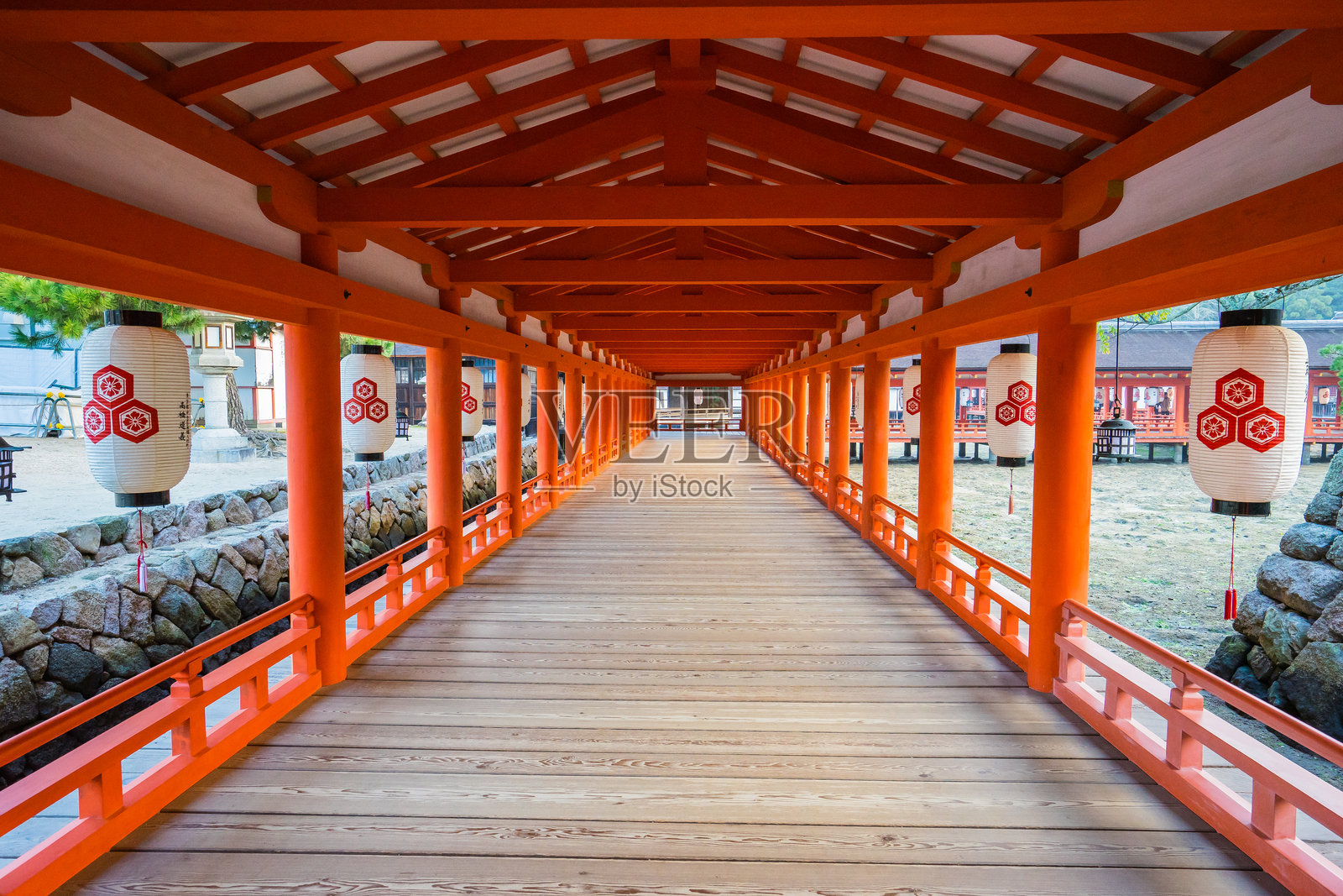 日本宫岛的严岛神社。照片摄影图片