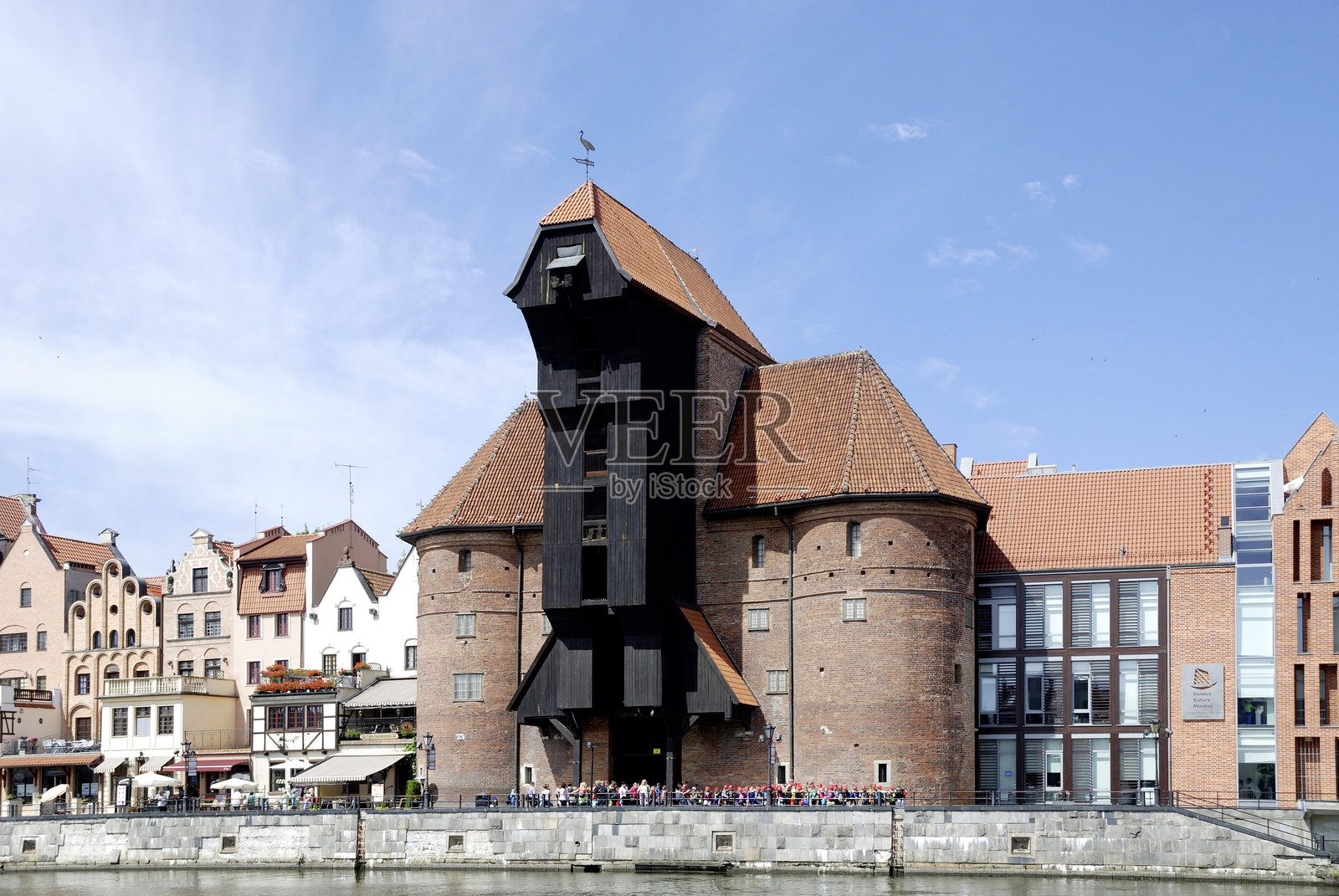 波兰格但斯克的老港口与起重机照片摄影图片