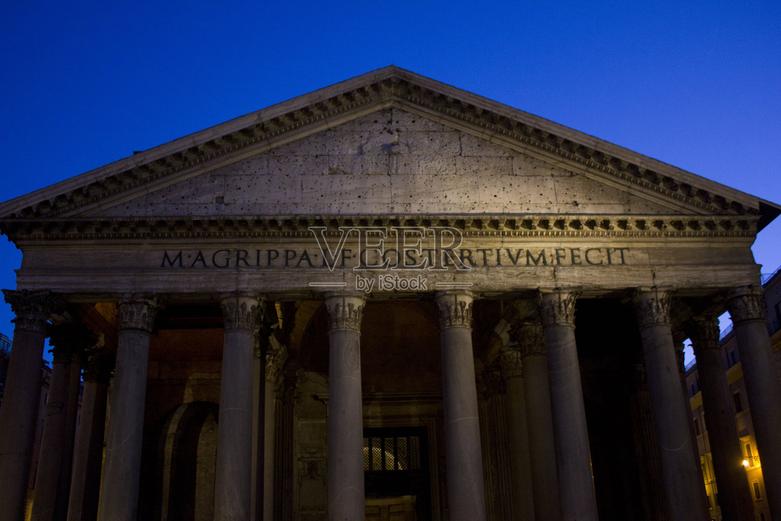 罗马黄昏时分的万神殿建筑照片摄影图片