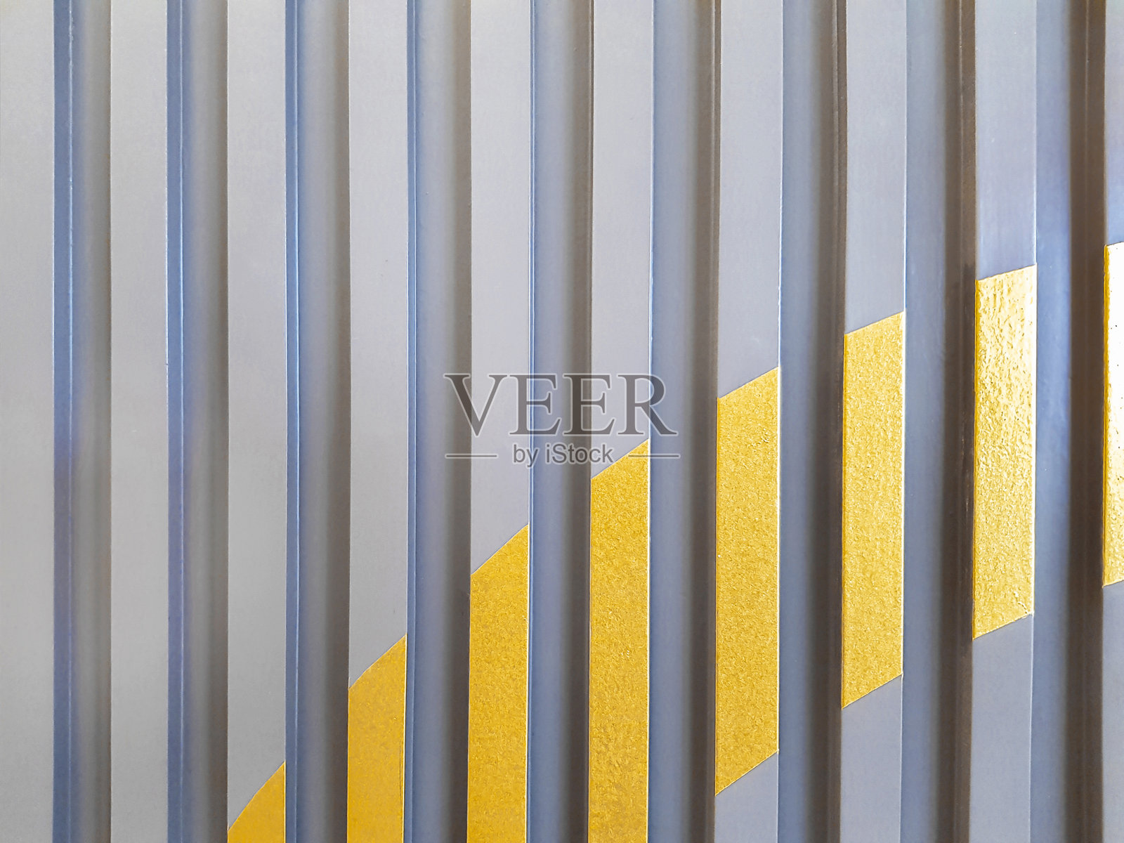 灰色和金色涂漆的木条，墙面背景概念。照片摄影图片