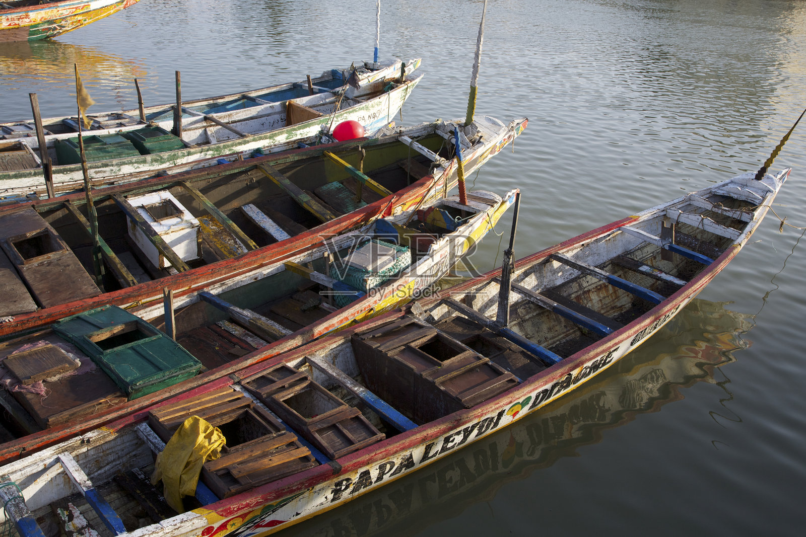塞内加尔圣路易的渔船照片摄影图片