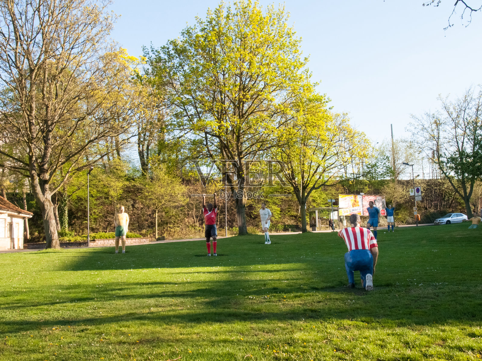 足球运动员的雕像照片摄影图片