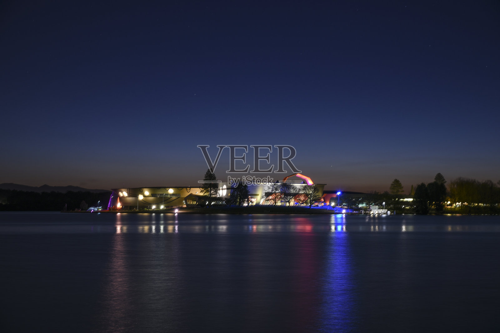 澳大利亚国家博物馆的夜景照片摄影图片