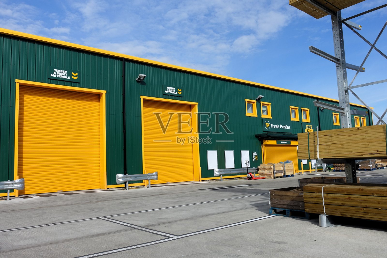 特拉维斯·帕金斯位于沃特福德的老路上的里克曼斯沃斯山谷公园的仓库设施。照片摄影图片