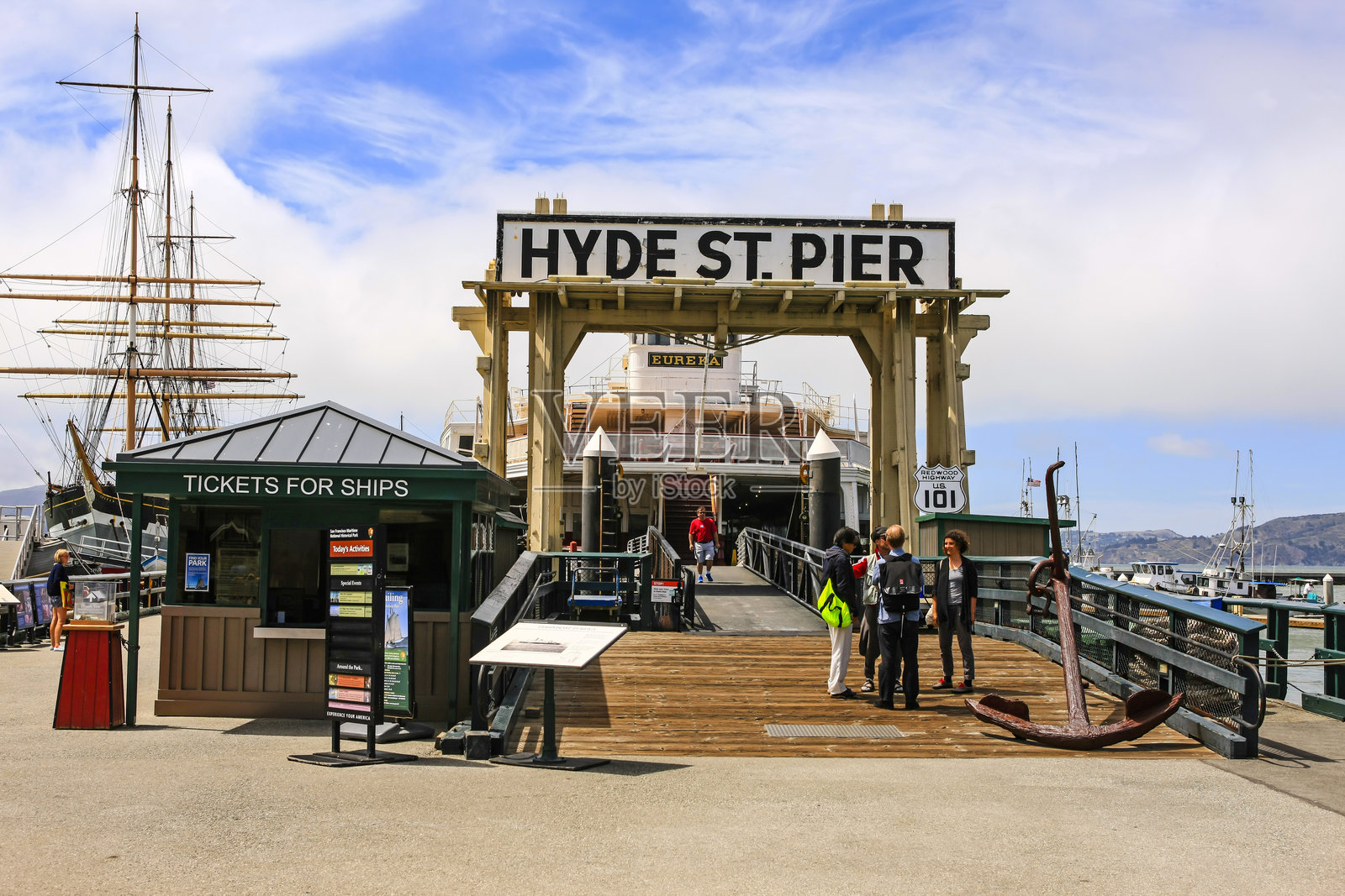 旧金山海德街码头上的人们照片摄影图片
