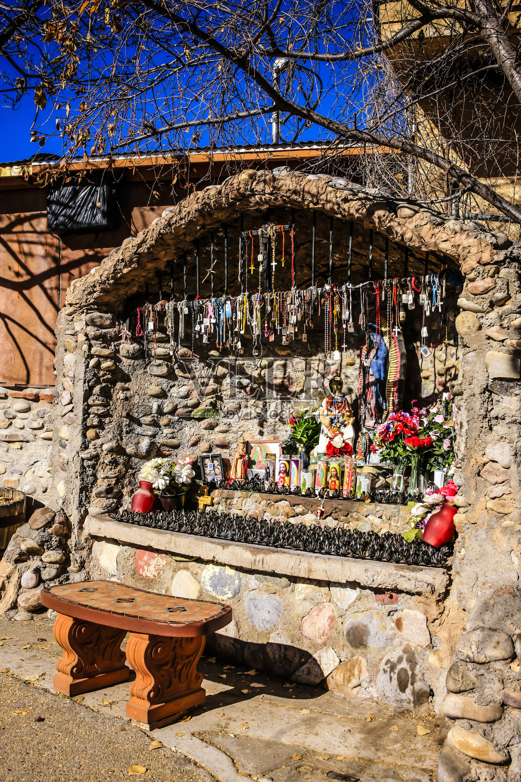 新墨西哥州奇马约圣殿的宗教圣地照片摄影图片