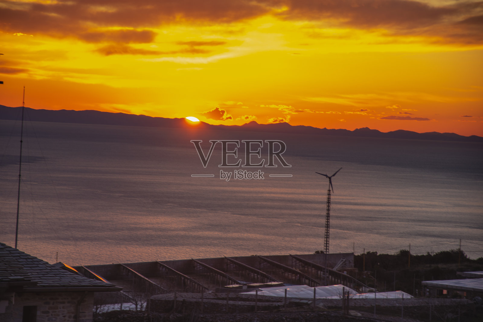 希腊阿索斯山的罗马尼亚普罗德罗穆修道院日出照片摄影图片