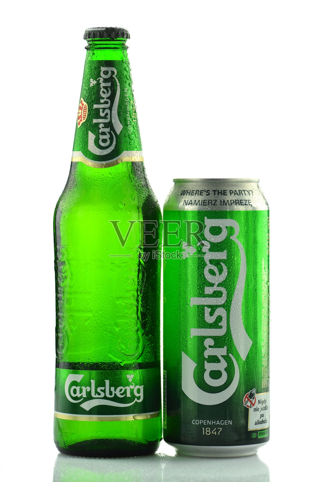 卡尔斯堡啤酒,背景为白色。照片摄影图片