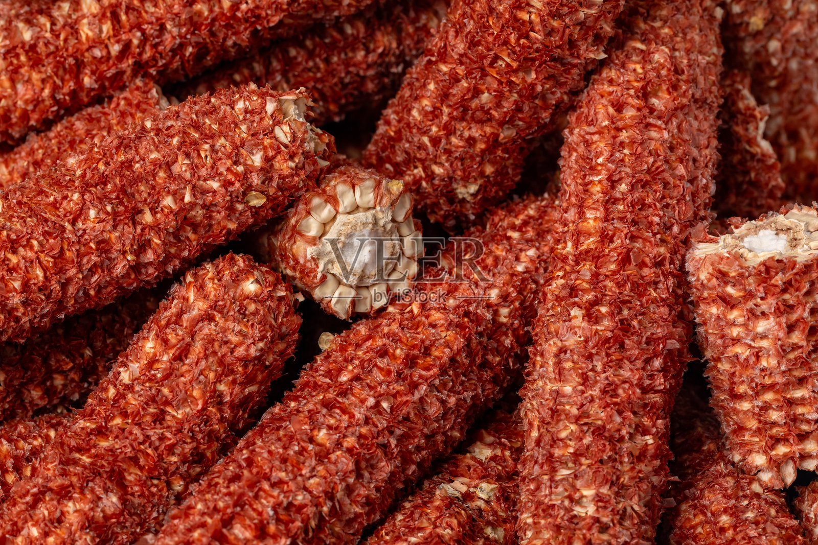 一堆玉米棒。照片摄影图片