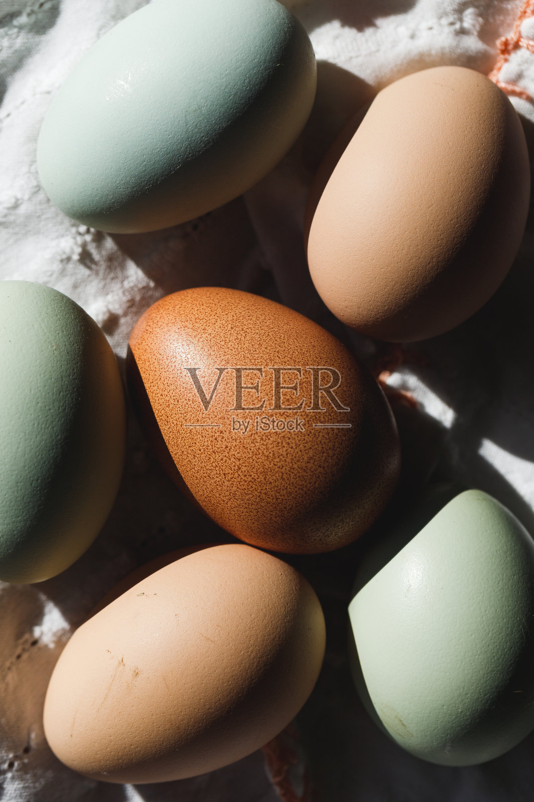 新鲜农场鸡蛋照片摄影图片