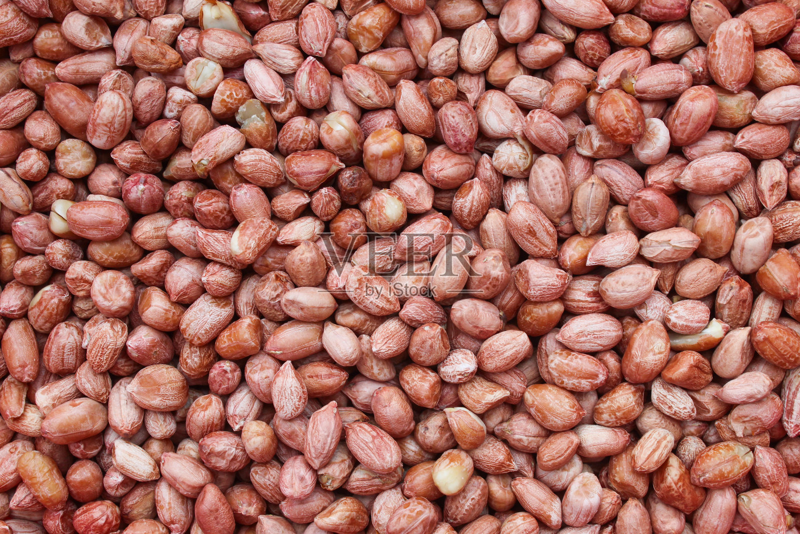 去皮生花生的纹理和背景。花生特写。照片摄影图片