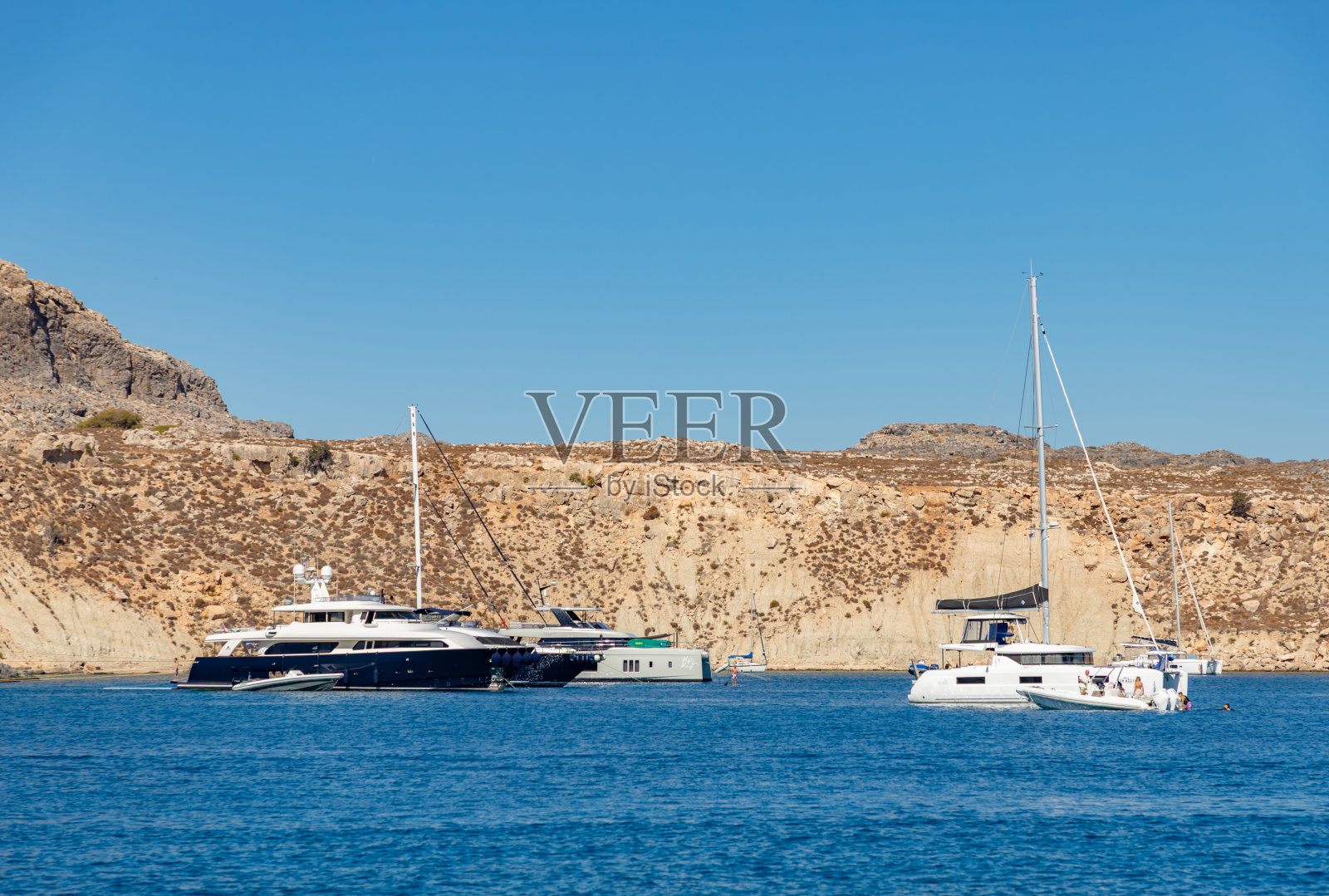 林多斯海滩的船只照片摄影图片